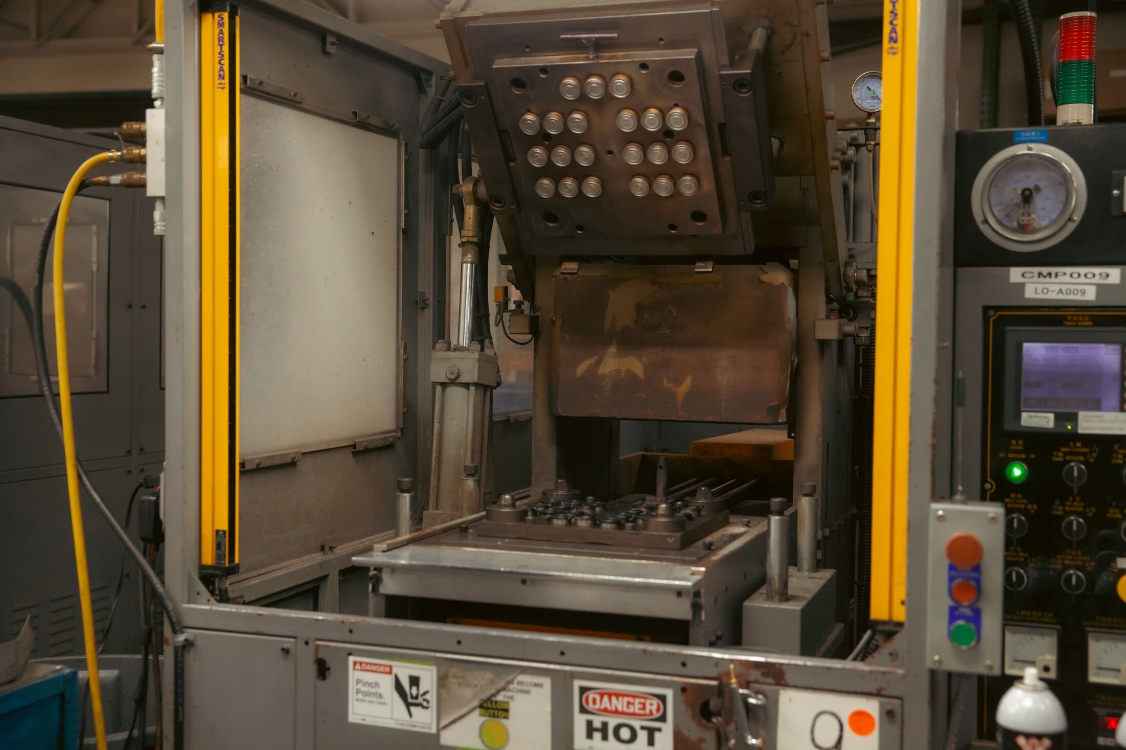 LegendCooperProductssecondshoot2023-80 - compression molding (1) LegendCooperProductssecondshoot2023-80 - compression molding (1)