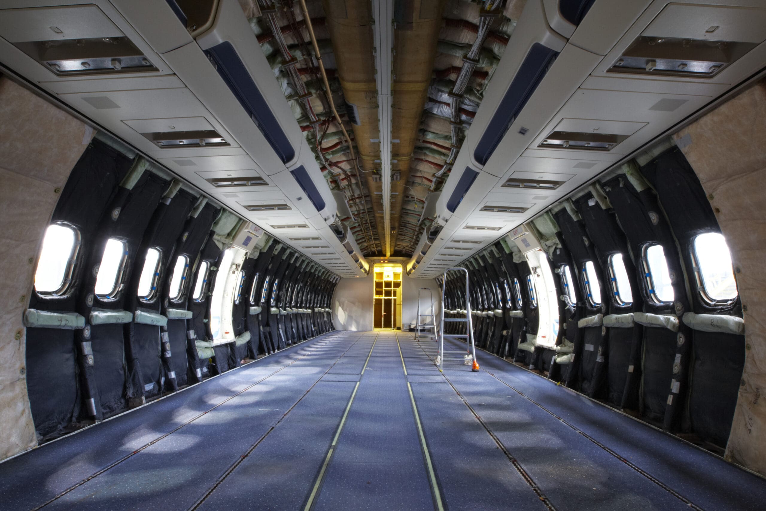 Airplane,Under,Heavy,Maintenance. Airplane,Under,Heavy,Maintenance.