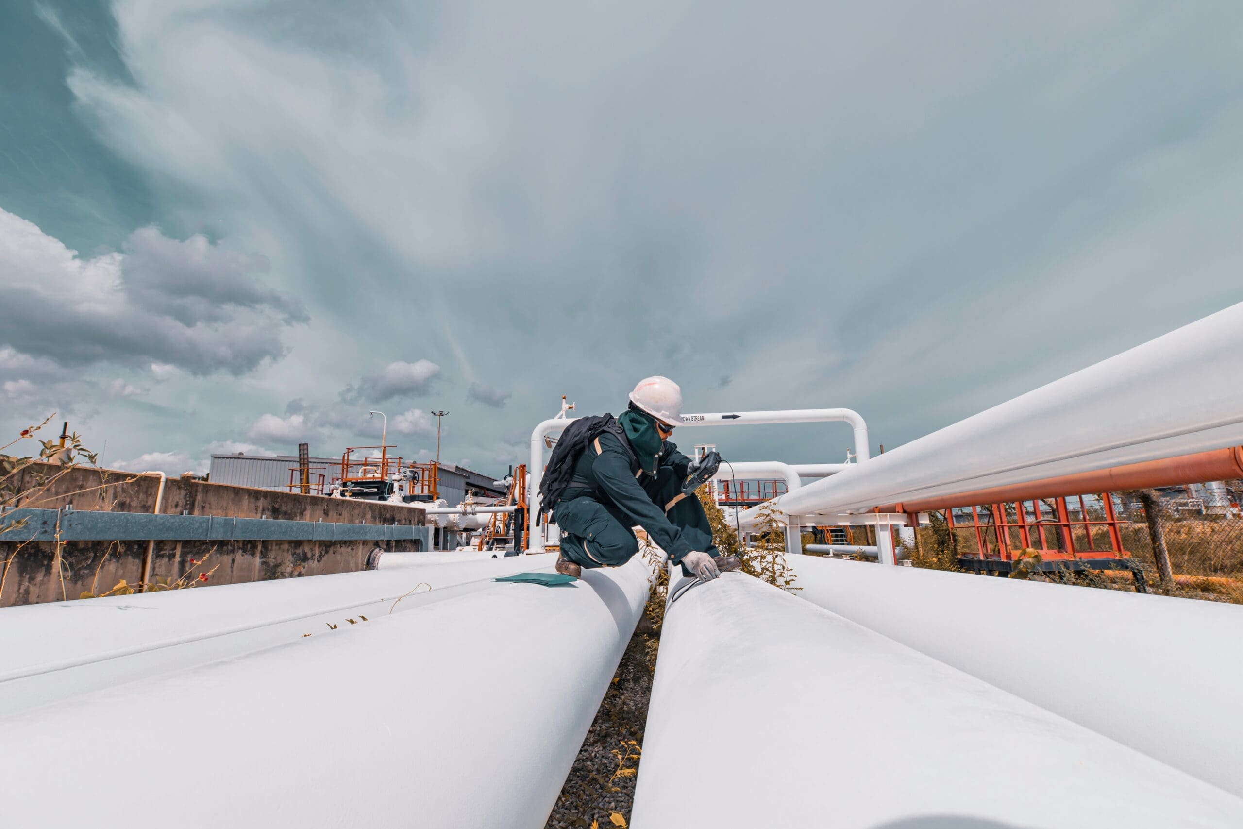 Male,Worker,Inspection,And,Measurement,Thickness,Pipeline,Oil,And,Gas Male,Worker,Inspection,And,Measurement,Thickness,Pipeline,Oil,And,Gas